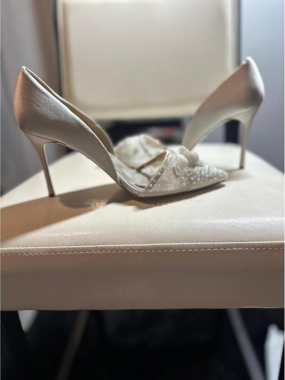 Badgley Mischka Ivory Satin Embellished Bridal Heels Pumps Women’s Size 9 Weddin - Picture 5 of 7